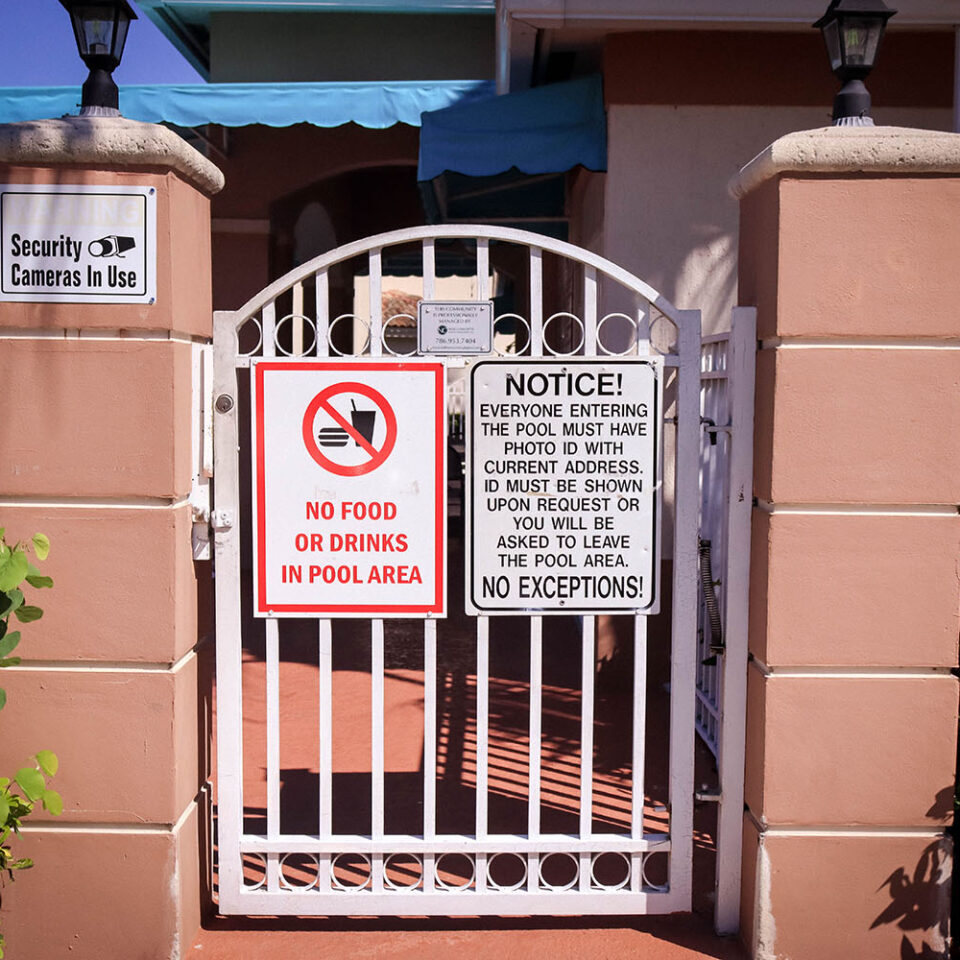 venetiagardens1.com-1-I-Venetia-Gardens-Pool-Door